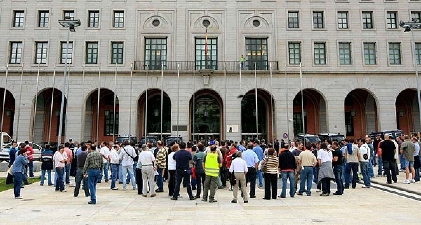 Los camioneros piden la puesta en libertad de sus compañeros detenidos en la A-1.