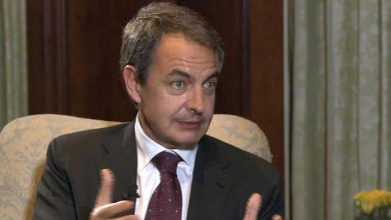 Telediario 1: Zapatero opina sobre la crisis | RTVE Play