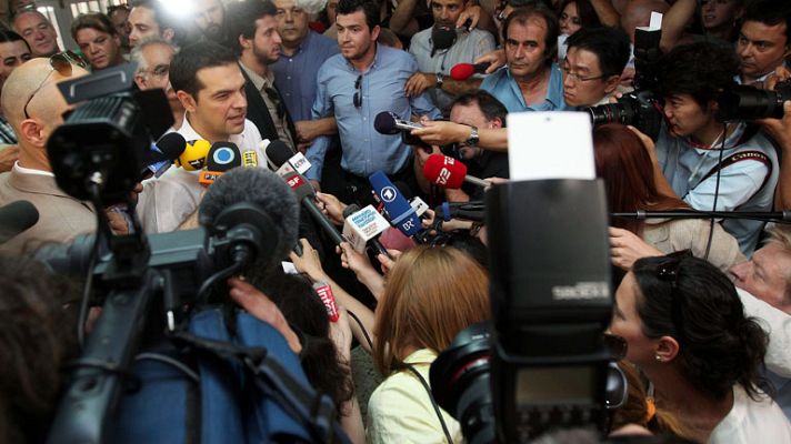 Telediario 1 - Los griegos, ante la votación clave