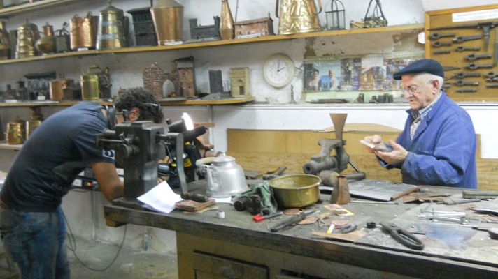 Conectando España - Sangüesa - Cómo hacer un farolillo