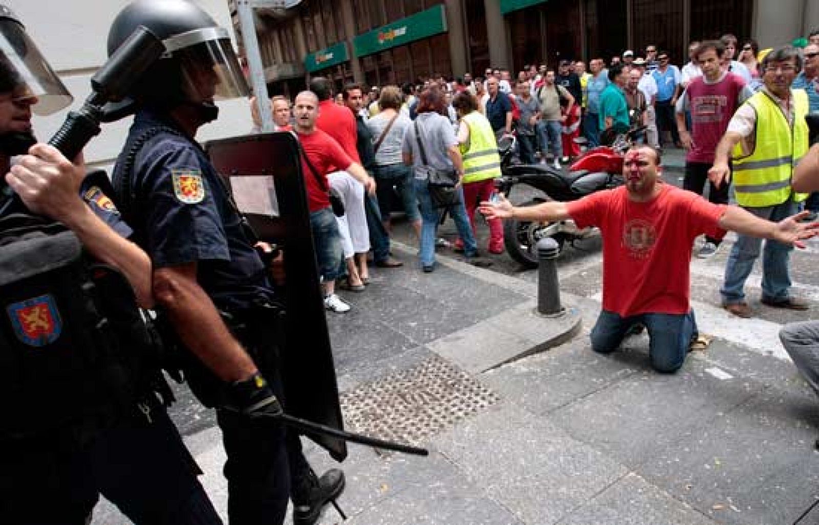 Disturbios entre agricultores y policía en Almería | Ver