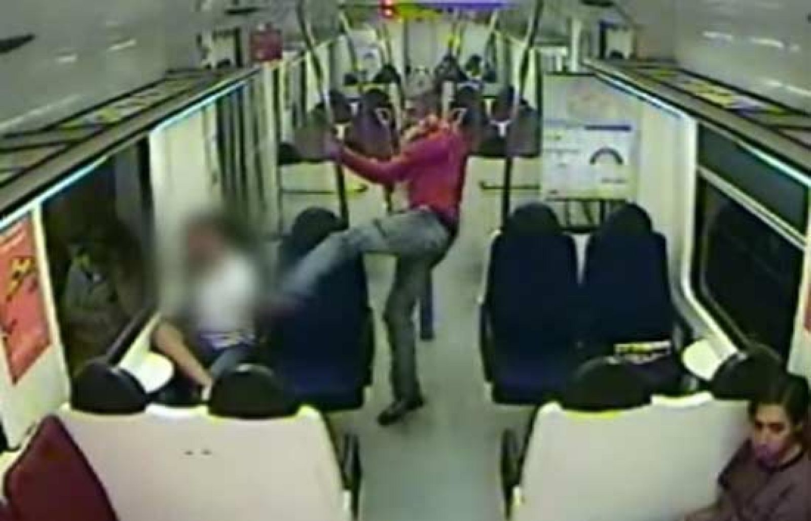 La Fiscalía pide tres años de prisión para el agresor del metro de Barcelona | Ver