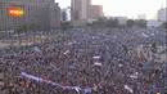  - Miles de egipcios, convocados por los islamistas, protestan por la disolución del Parlamento