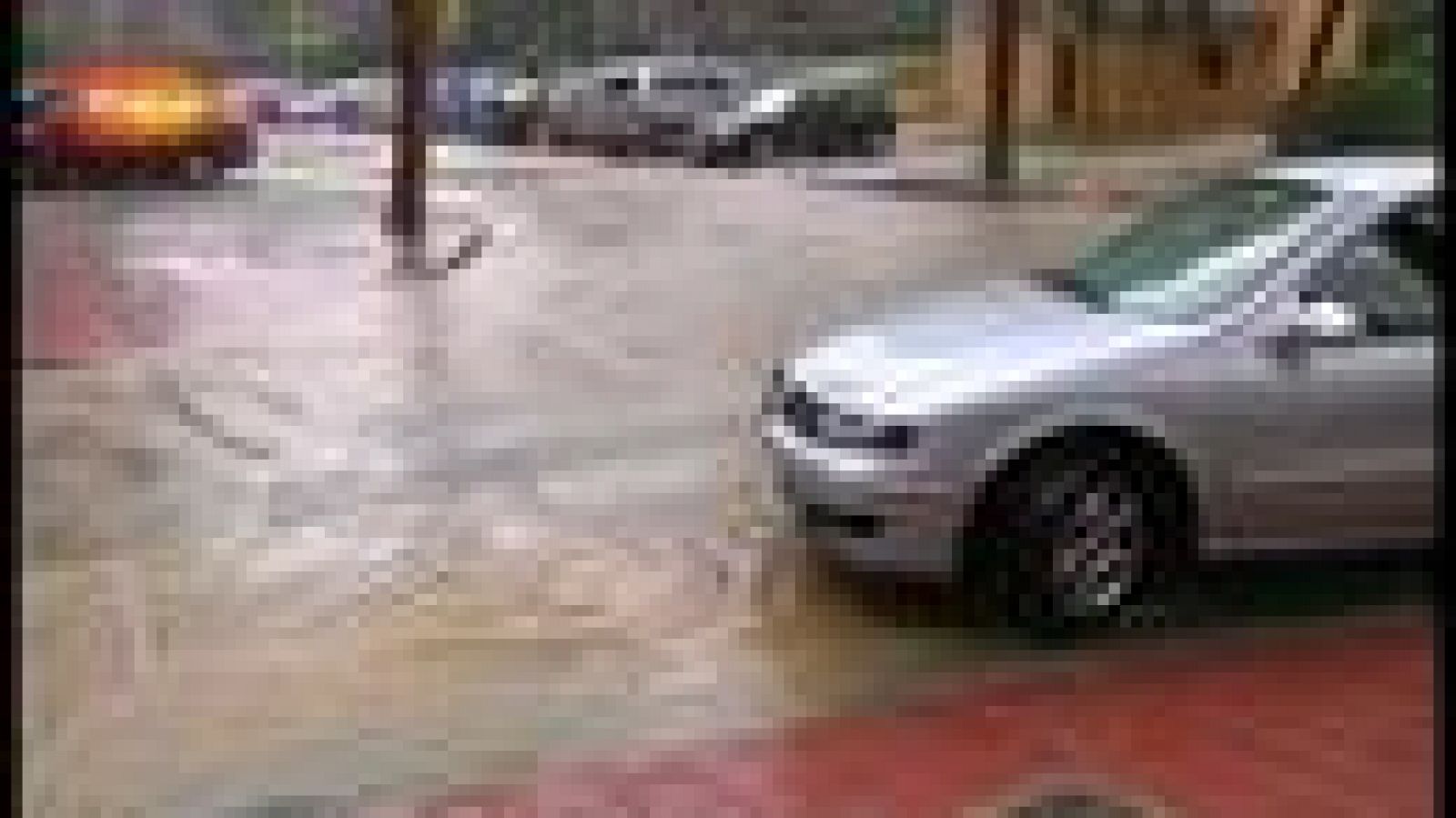 Una fuerte tormenta provoca inundaciones y caída de árboles en Albacete | Ver