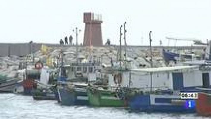 El rey visita Algeciras para apoyar a los pescadores y a la Guardia Civil