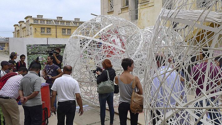 La 2 Noticias - El arte marroquí luce su dinamismo en la Bienal Internacional de Casablanca