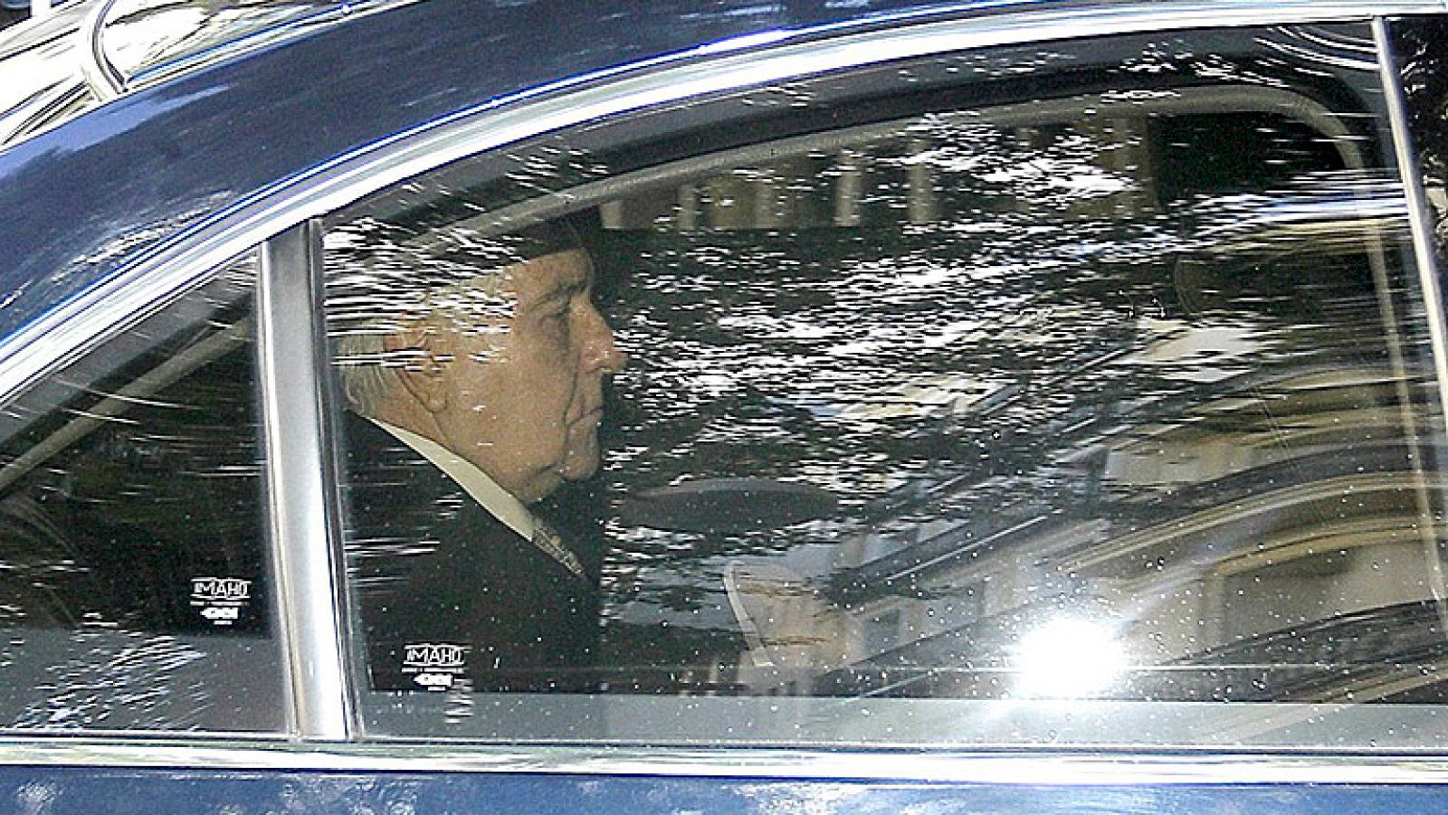 Dívar dará hoy su "respuesta contundente" ante el CGPJ, que espera su dimisión