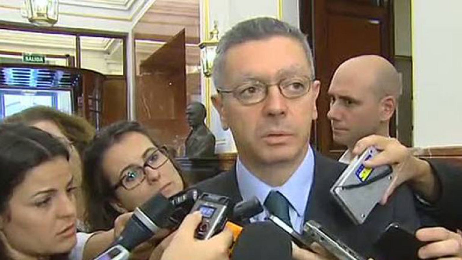 Gallardón propone mirar hacia el futuro tras una dimisión de Dívar, que apoyan todos los partidos