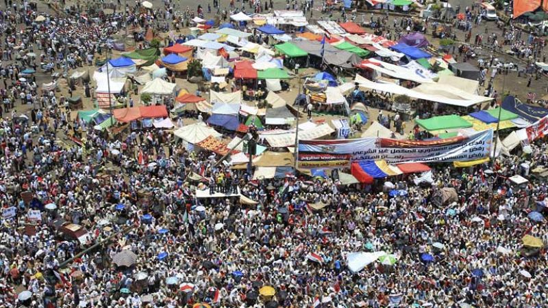  El exprimer ministro de Mubarak, se proclama "legítimo" ganador de los comicios. 