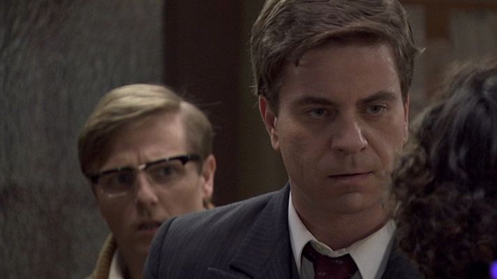 Amar en tiempos revueltos - Héctor monta una escena en Sucesos