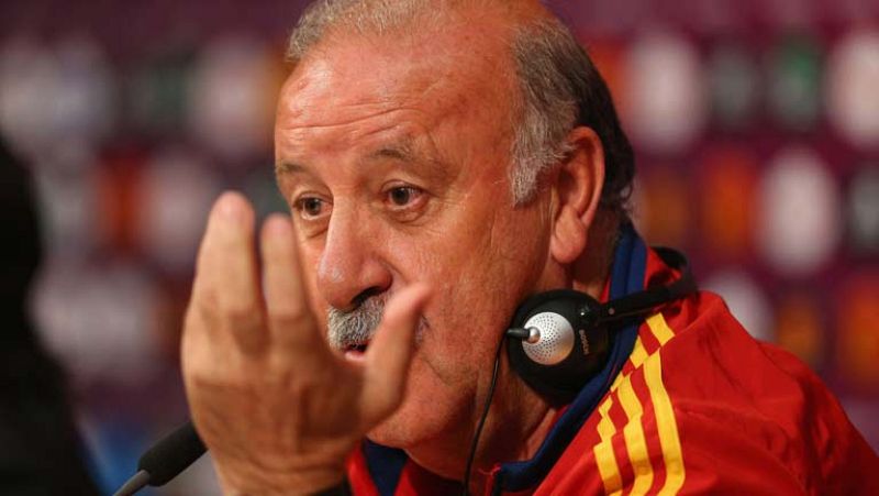Vicente Del Bosque, seleccionador español, ha admitido que tiene "dudas" en el equipo titular que alineará para los cuartos de final de la Eurocopa 2012 ante Francia, y planea una sorpresa ofensiva para la que entra un amplio abanico de posibilidades