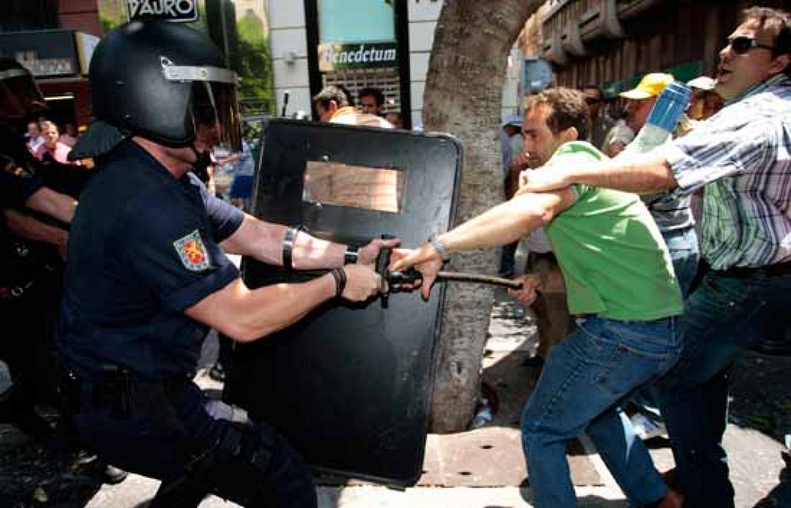 Agricultores, pescadores y transportistas se han enfrentado a las fuerzas de seguridad en diversas ciudades 