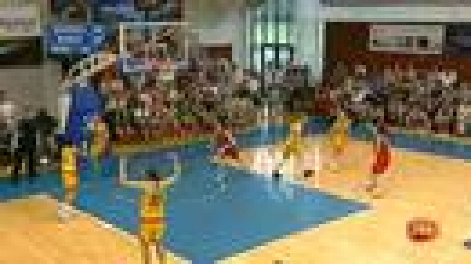 La selección española de baloncesto femenino tiró de orgullo para derribar la resistencia de Rumanía, lograr su primera victoria a domicilio y asentar su liderato en el Grupo D en el camino hacia el Europeo de Francia 2013.