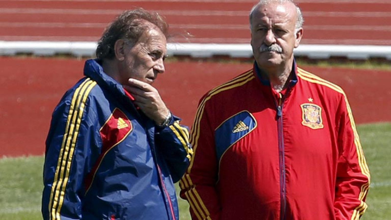 El cuerpo técnico de la selección ya analiza la eliminatoria de semifinales de la Eurocopa contra Portugal. Preocupa el cansancio del equipo, pero los ayudantes de Del Bosque advierten de que no debe servir como excusa.