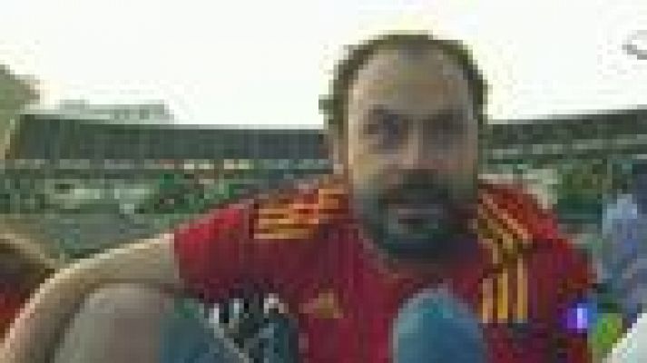 Telediario 1 - Unos españoles celebran la victoria sobre Francia, en París