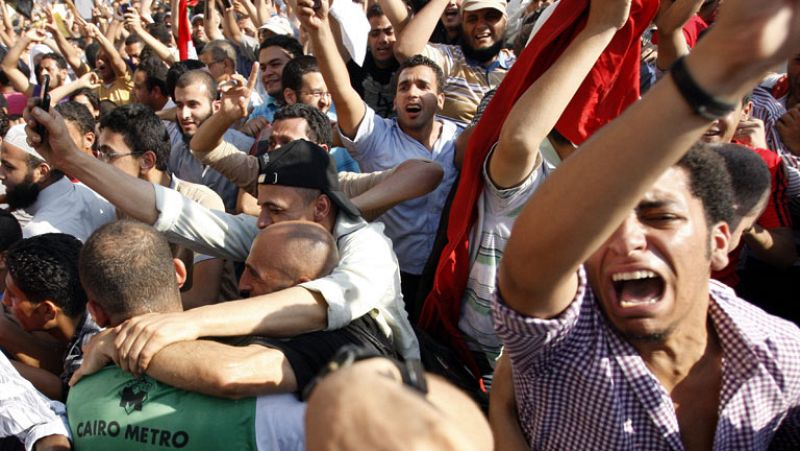 Mursi ofrece unidad a egipcios y dice que mantendrá acuerdos internacionales