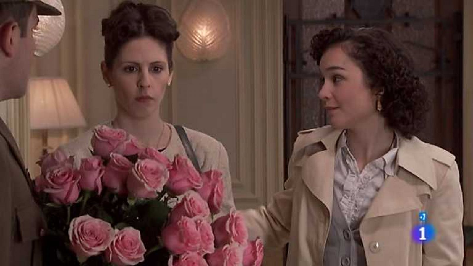 Amar en tiempos revueltos - T7 - Capítulo 204 - Rocío se defiende de las acusaciones de Armenteros. Afectada, quiere dejar atrás la vida que llevan - Ver ahora