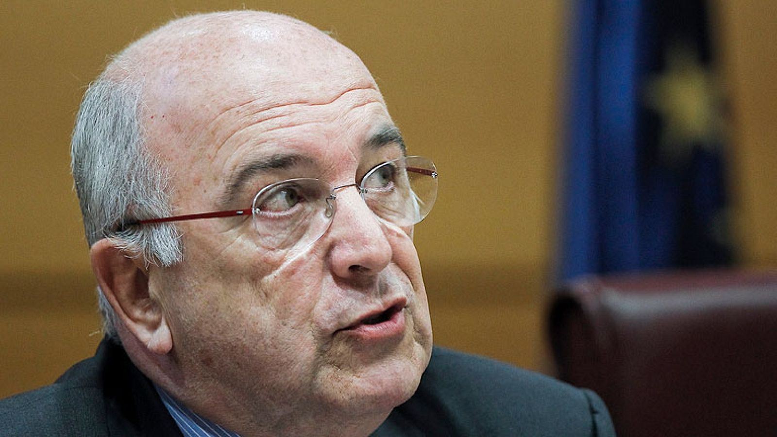 Almunia opina que permitir salidas del euro  sería "un error histórico" que "perjudicaría a todos" - Informativo 24h | Ver