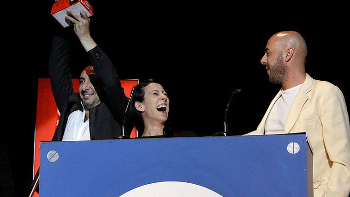 La 2 Noticias - El Columpio Asesino triunfa en los IV Premios de la Música Independiente