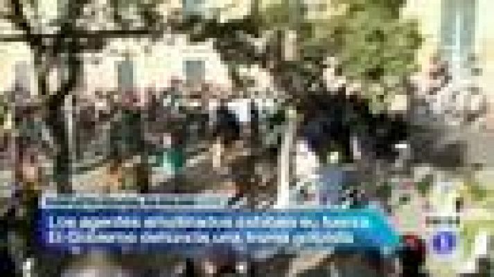 Telediario 1 - Los policías bolivianos continúan su protesta entre acusaciones de conspiración