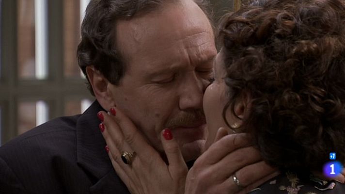 Amar en tiempos revueltos - Viktor: "Voy a darte mi vida"