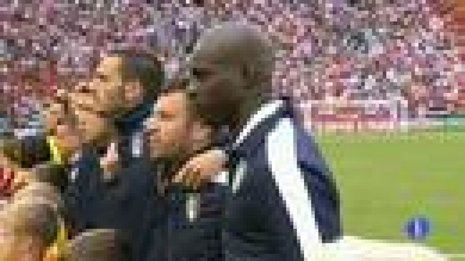 Expediente a España por posibles cánticos racistas contra Balotelli | Ver