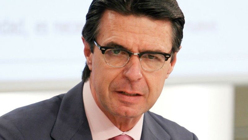 Soria estima que la luz subirá en torno a un 5%