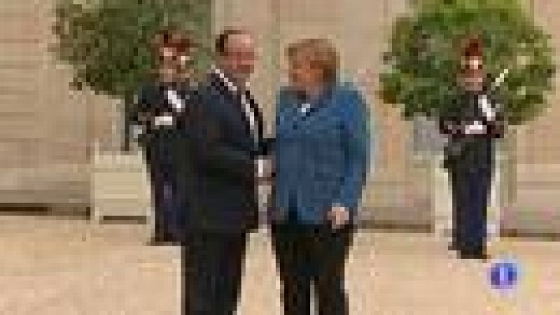 Hollande y Merkel apuestan por una mayor unión económica, monetaria y política