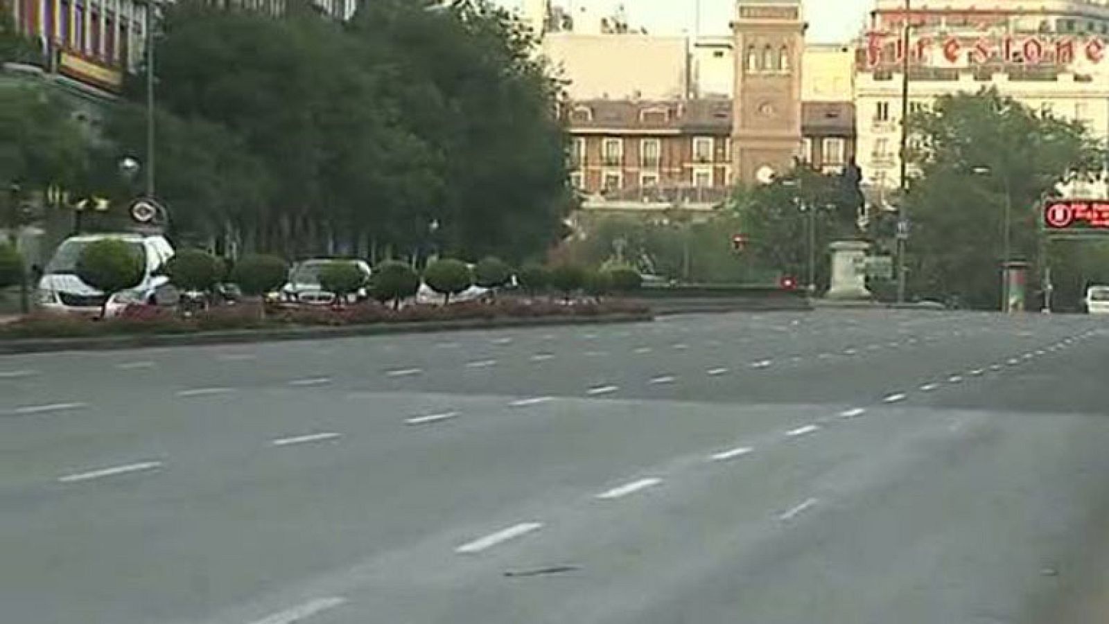 La selección española de fútbol logró el pase a su tercera final consecutiva. Muestra de ello eran las calles vacías de las ciudades españolas, que esperaban pacientemente el gol de Fábregas para gritar a la par, ¡Estamos en la final!