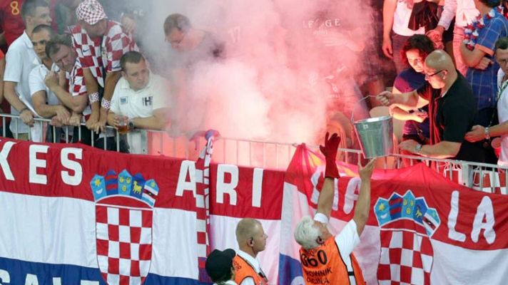 Telediario 1 - La UEFA multa a 7 selecciones