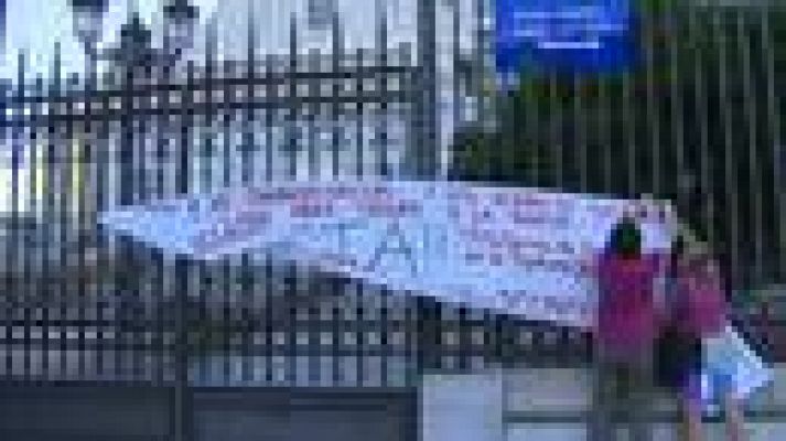 Telediario 1 - Protestas en la catedral de Madrid