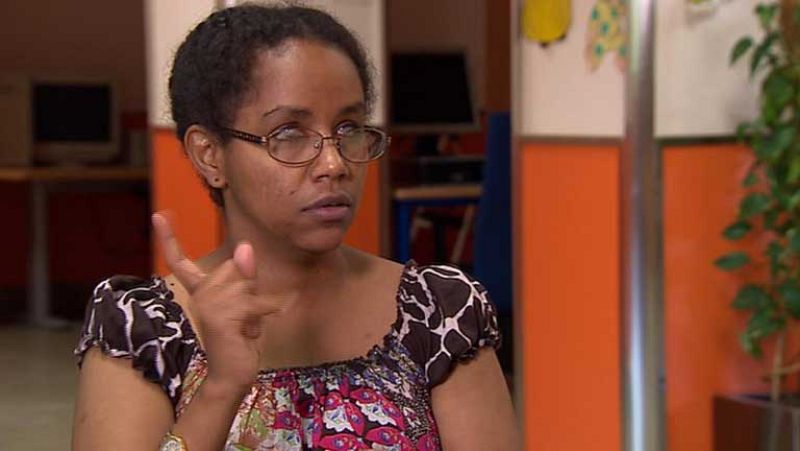 Gennet es la primera persona sordociega en aprobar una carrera universitaria en España