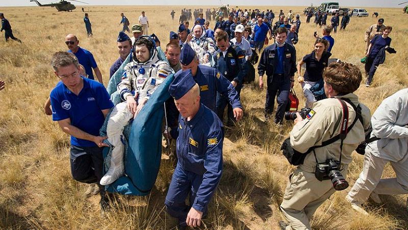 Aterriza la nave Soyuz con tres tripulantes a bordo