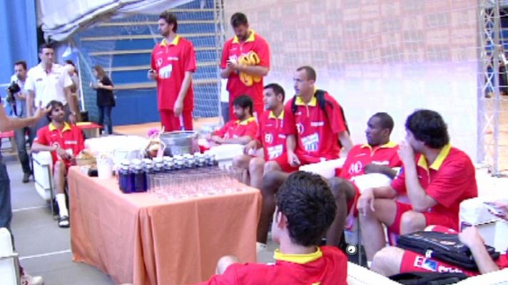  - Risas y buen ambiente en la concentración de la 'Roja' de baloncesto