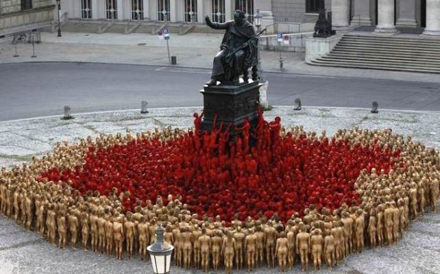 On Off - On Off: Tunick rinde homenaje a la ópera