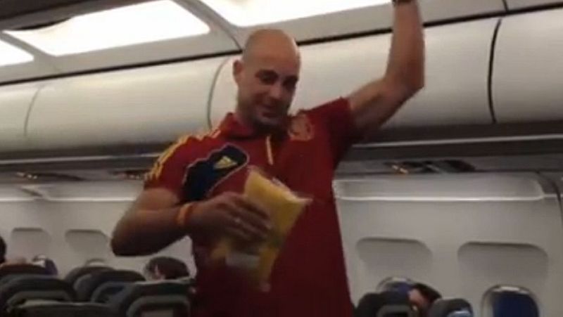 Pepe Reina ya dirige la celebración de 'La Roja' 