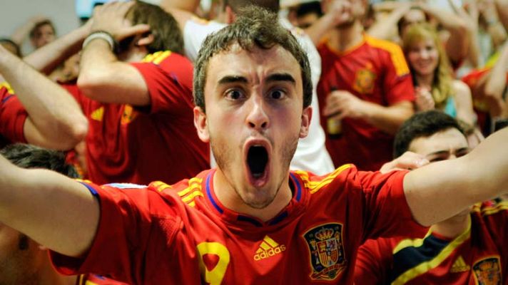 Telediario 1 - 11.000 aficionados en Kiev y 47 millones en España