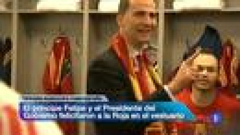 El presidente del Gobierno español, Mariano Rajoy, destacó en Kiev la importancia del papel realizado por la selección española, que ha conquistado un nuevo título al vencer (4-0) a Italia en la final de la Eurocopa 2012, con el que han disfrutado mu