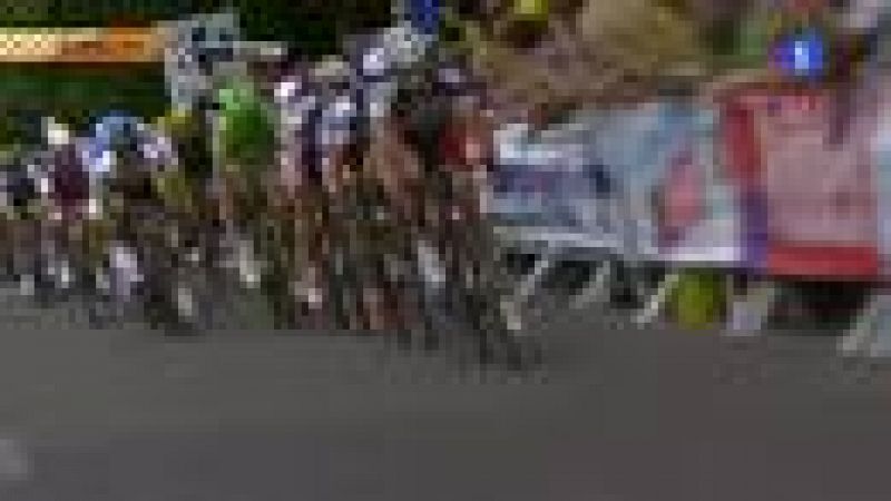 El británico Mark Cavendish (Sky) se impuso hoy en la tercera etapa del Tour de Francia, disputada entre las localidades belgas de Visé y Tournai, de 207,5 kilómetros, mientras que el suizo Fabian Cancellara (RadioShack) se mantiene líder de la gener