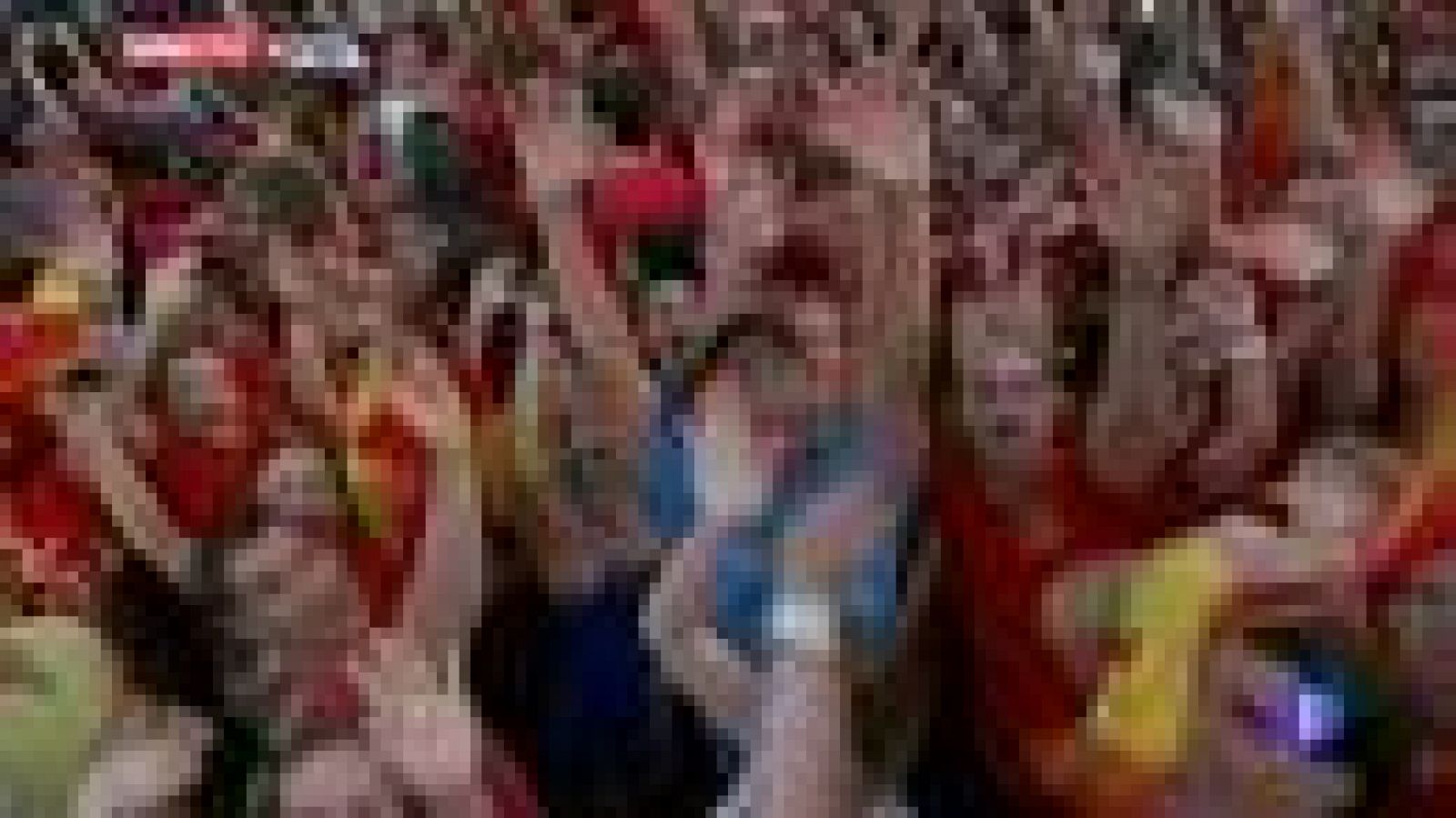 El meta del Liverpool volvió a hacer de las suyas micrófono en mano sobre el escenario de Cibeles, en la celebración de la Eurocopa 2012 para España.