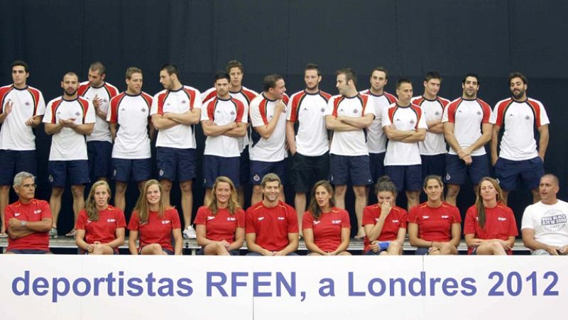 Esta mañana se han presentado en el CAR de San Cugat, en Barcelona los diferentes equipos de natación que nos representarán en la cita olímpica. Presencia más numerosa que nunca de deportistas y convencimiento de que habrá récord de medallas