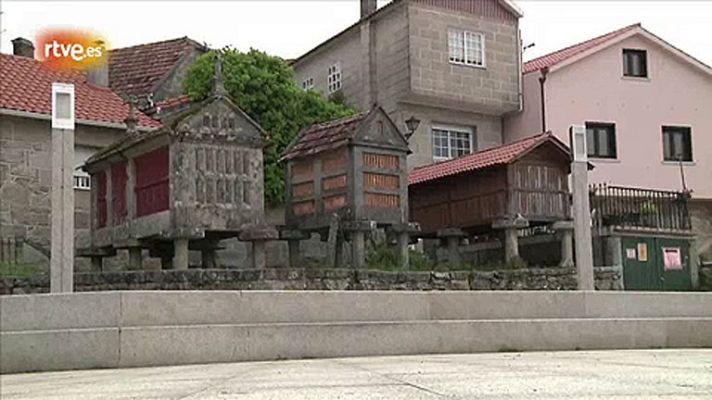 Conectando España - Combarro - Los hórreos de piedra