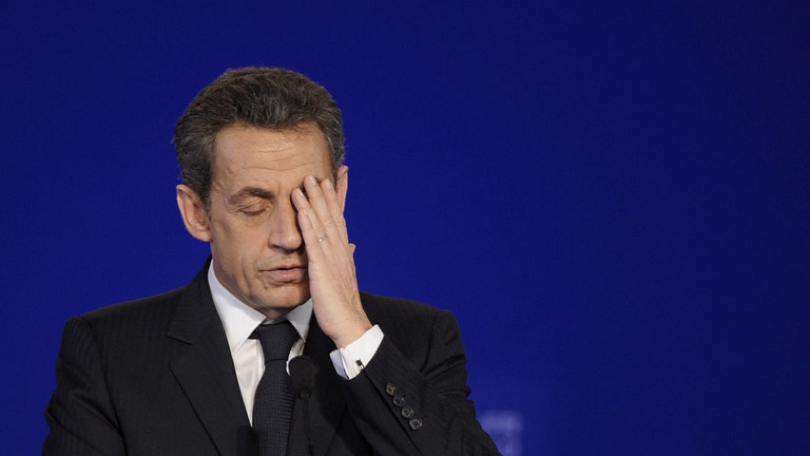 Agentes de la brigada financiera de la Policía francesa y el juez de Burdeos Jean-Michel Gentil han registrado este martes por la mañana el domicilio de Nicolás Sarkozy y su esposa, Carla Bruni-Sarkozy, Villa Montmorency, en el centro de París.