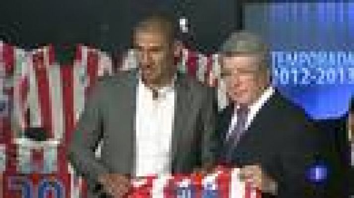 Telediario 1 - El Atlético presenta a sus fichajes: Emre, Cata y Rodríguez