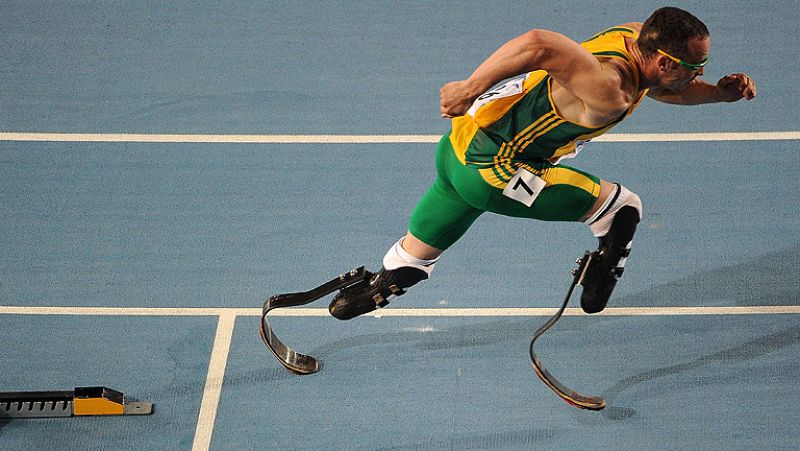 La estrella paralímpica Oscar Pistorius podrá hacer realidad su sueño de disputar unos Juegos Olímpicos, al ser incluido por el Comité Olímpico sudafricano como parte del equipo de 4x400 para Londres 2012.