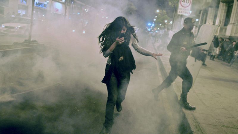 La región peruana de Cajamarca siguió convulsionada hoy por los enfrentamientos entre la Policía y quienes se oponen al proyecto minero Conga, que han causado cuatro muertos en las últimas 24 horas.