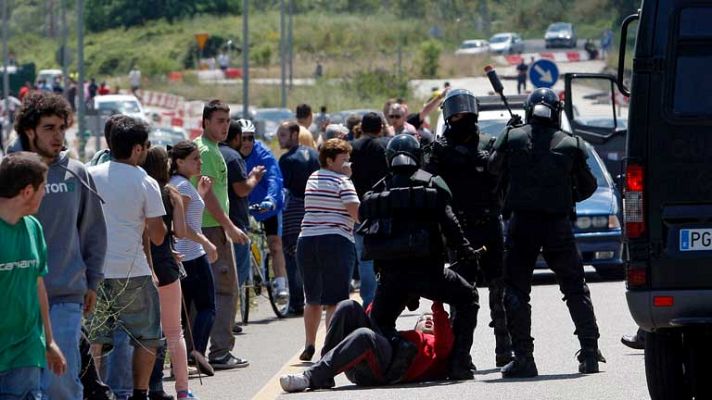 Telediario 1 - Barricadas de los mineros, que siguen camino a Madrid