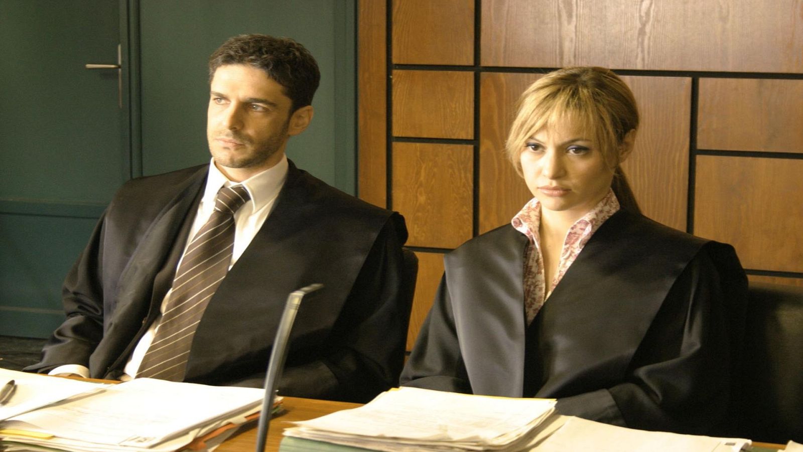 Al filo de la ley - La confianza da asco - Ver ahora