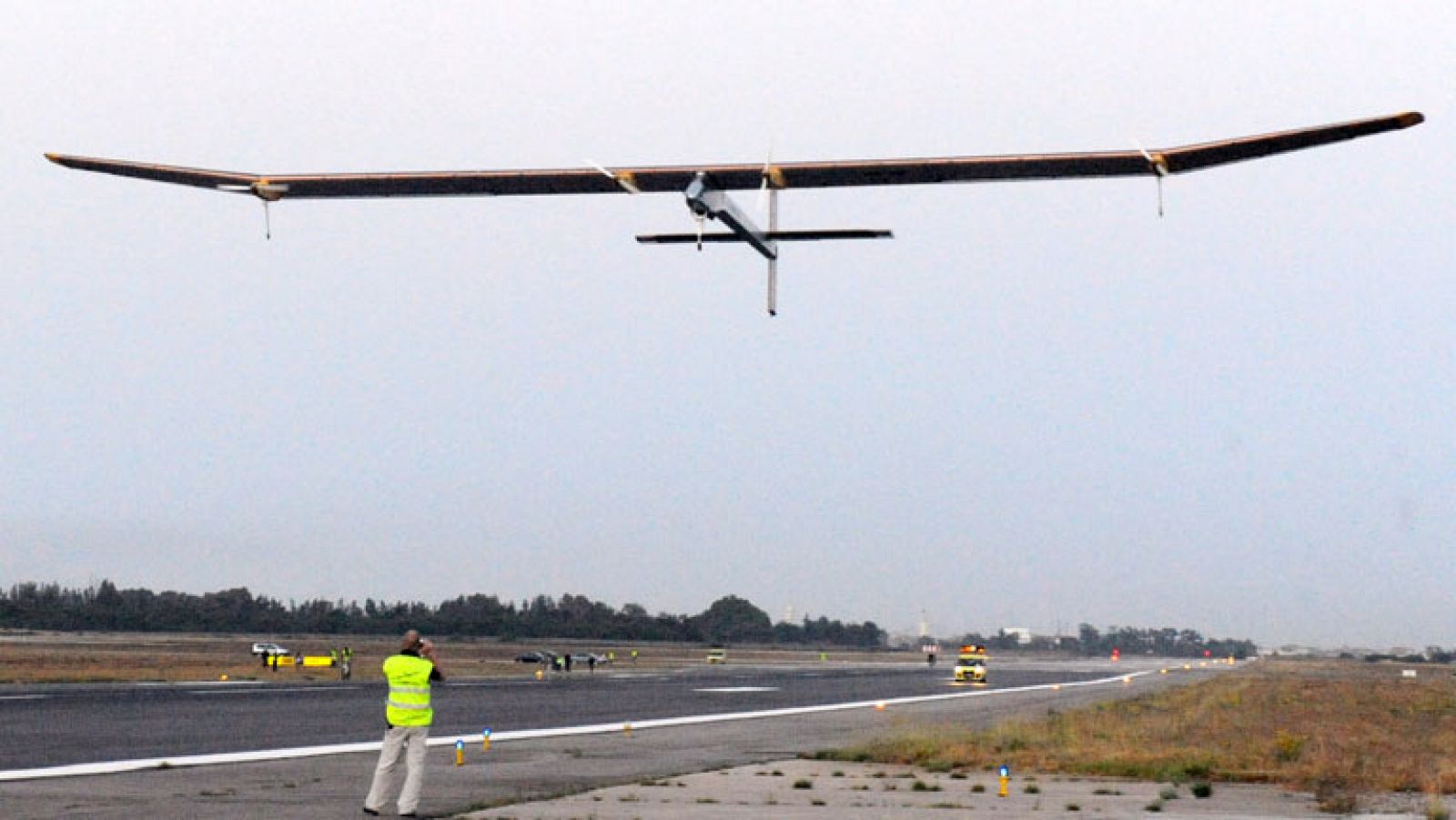 Telediario 1: Vuelo de energía solar | RTVE Play