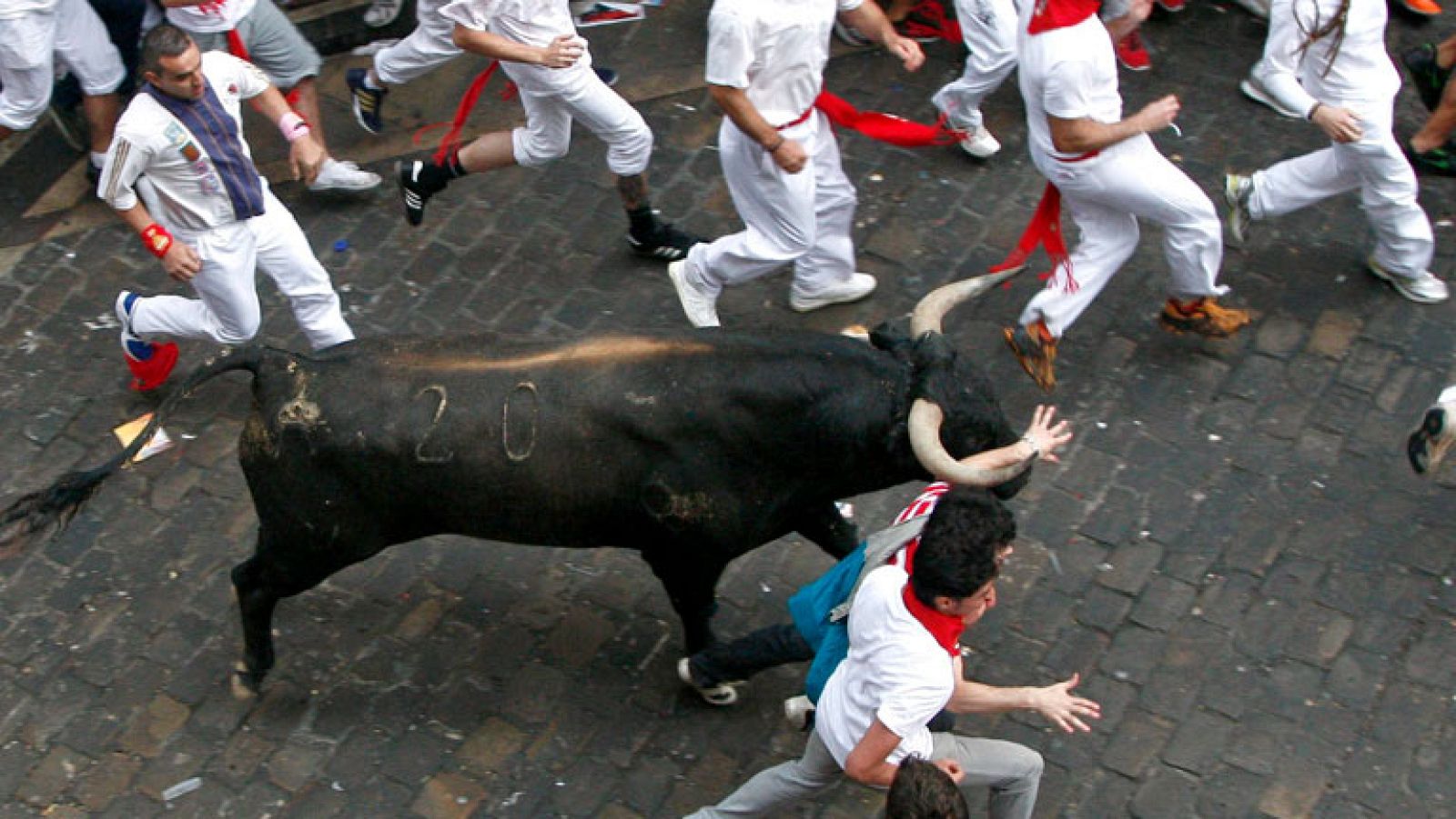 Rapidsímo y muy peligroso segundo encierro de San Fermín 2012, de Miura